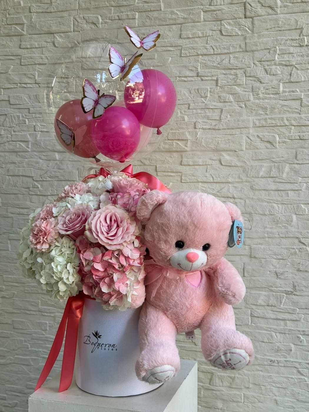 CAJA HORTENSIA Y PELUCHE de Boquerón Flores